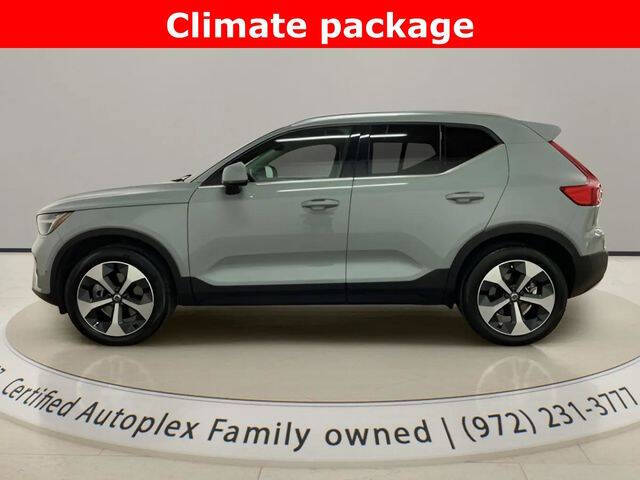 2025 Volvo XC40 B5 Plus Bright Theme