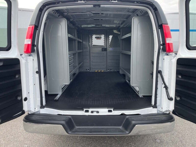 2025 Chevrolet Express 2500