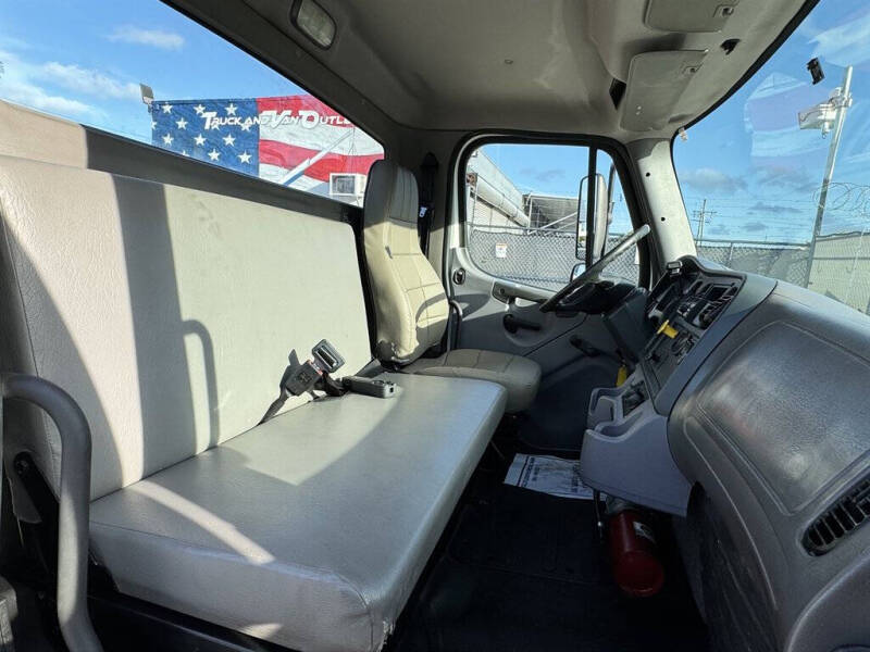 2018 Freightliner M2 106