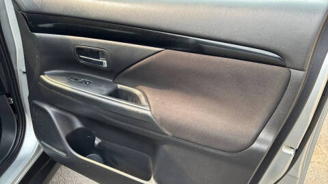 2020 Mitsubishi Outlander ES