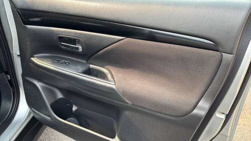 2020 Mitsubishi Outlander ES