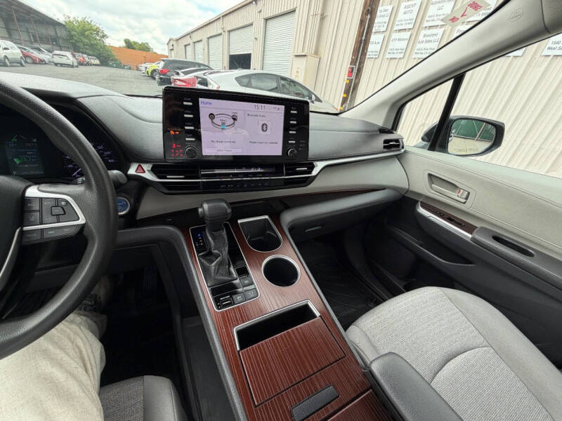 2021 Toyota Sienna LE 8-Passenger