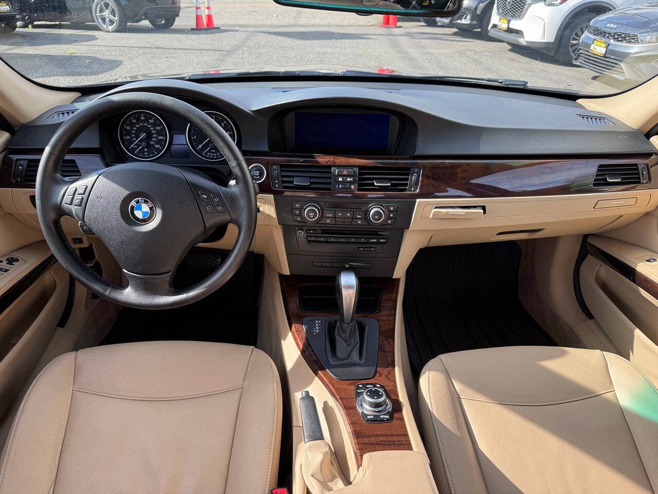 2011 BMW 3 Series 16