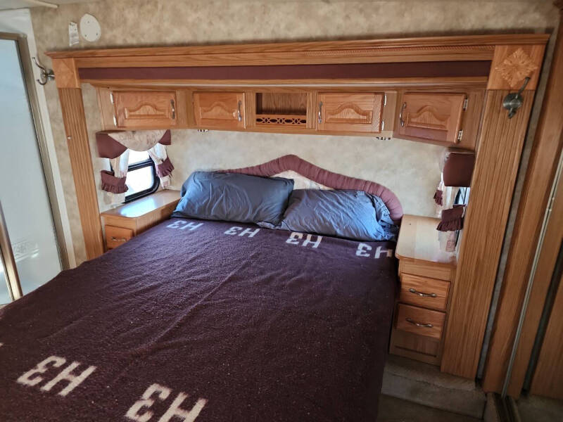 2008 Custom Campers inc Hitchhiker  II