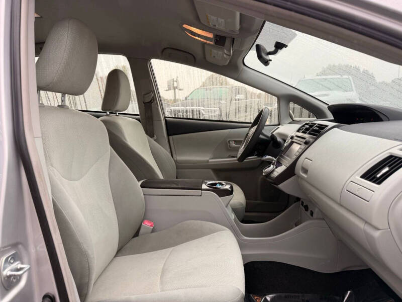 2014 Toyota Prius v Two