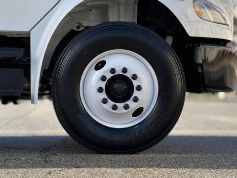 2018 Freightliner M2 106