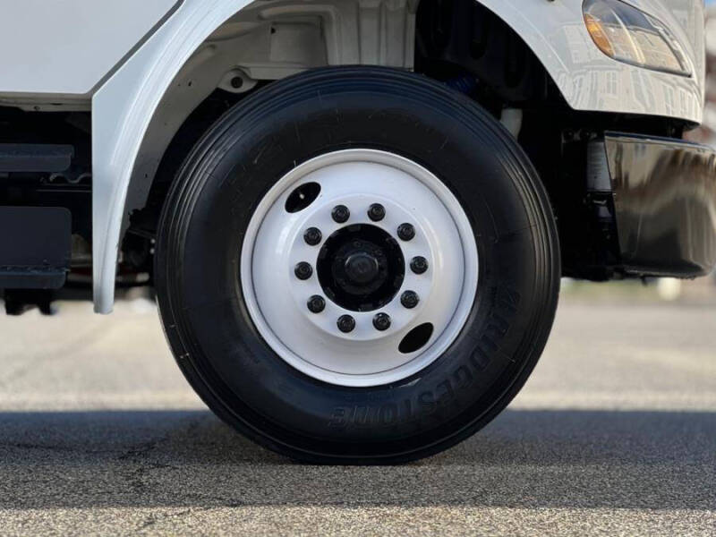 2018 Freightliner M2 106