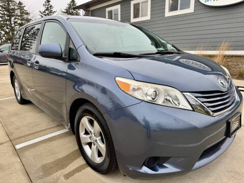 2016 Toyota Sienna LE 8-Passenger
