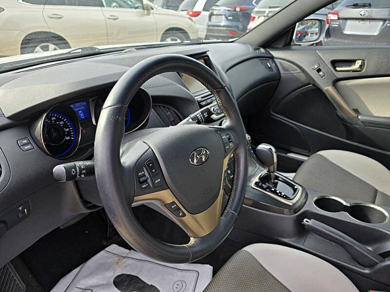 2013 Hyundai Genesis Coupe 2.0T Premium