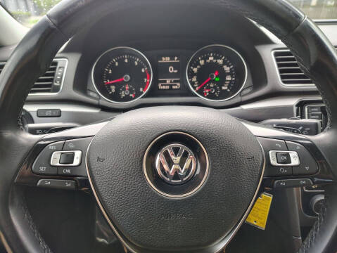 2017 Volkswagen Passat 1.8T R-Line