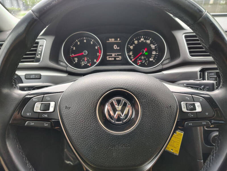 2017 Volkswagen Passat 1.8T R-Line