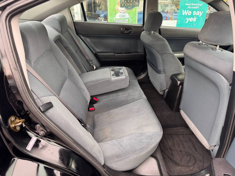 2004 Mitsubishi Galant ES