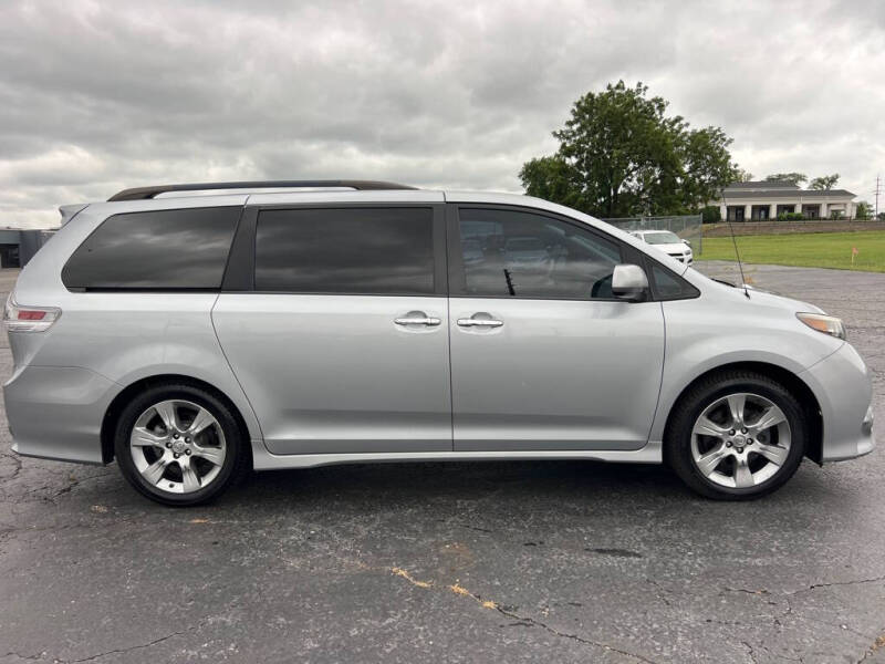 2013 Toyota Sienna SE 8-Passenger