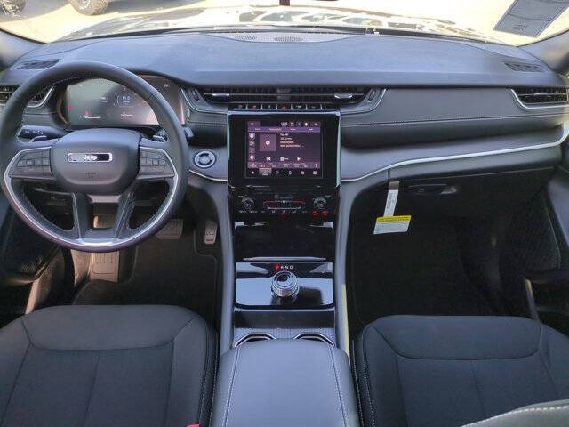 2025 Jeep Grand Cherokee Laredo X