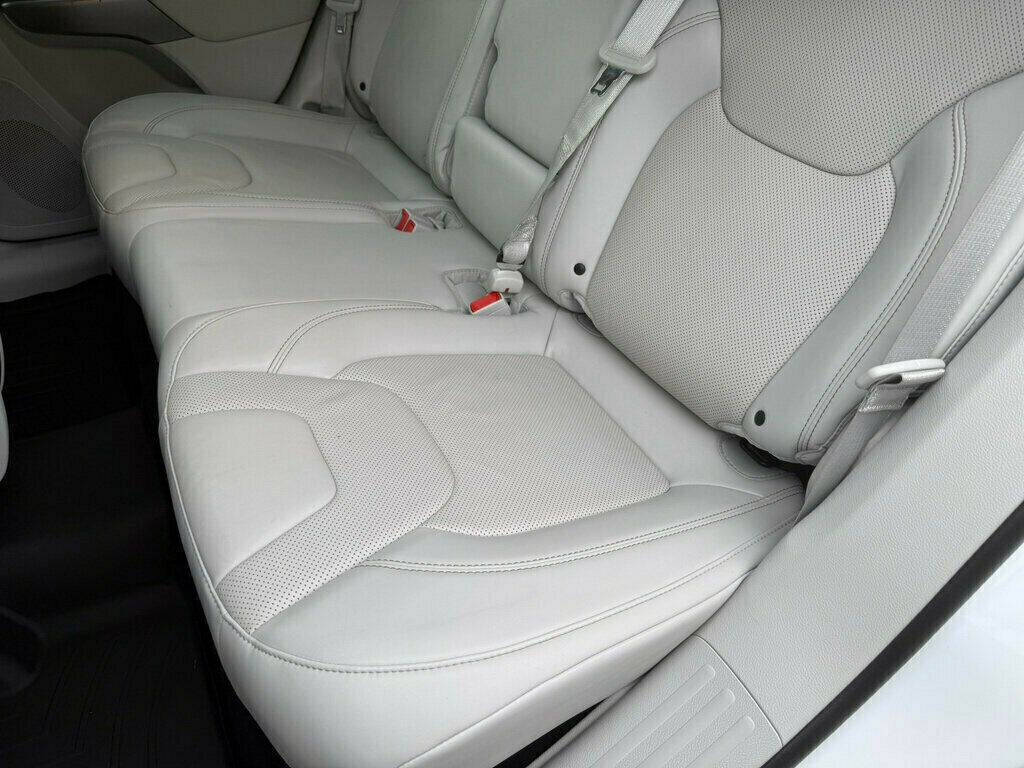 2019 Jeep Cherokee 36