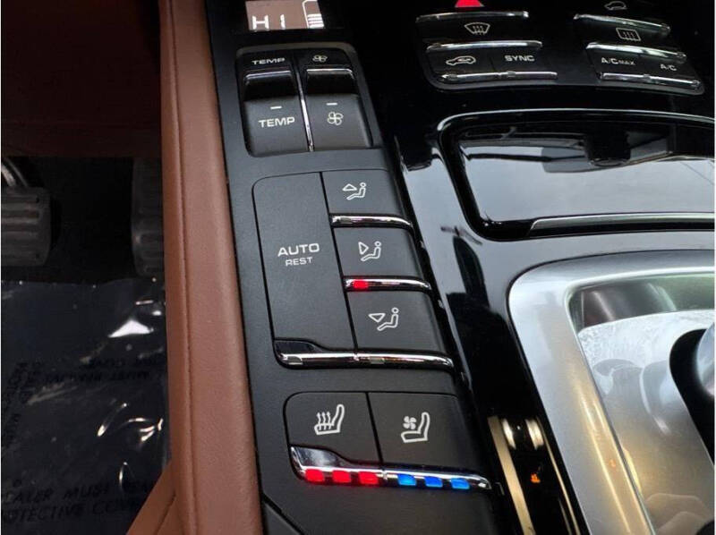 2017 Porsche Cayenne Platinum Edition