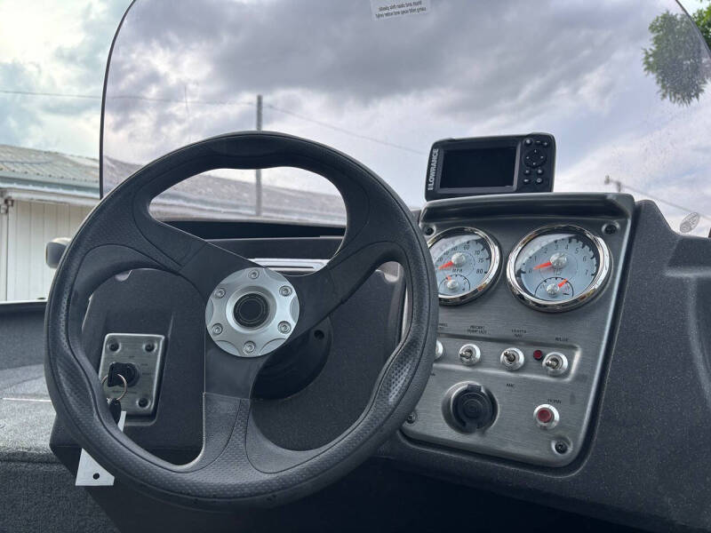 2021 Tracker Pro Guide V-16 SC