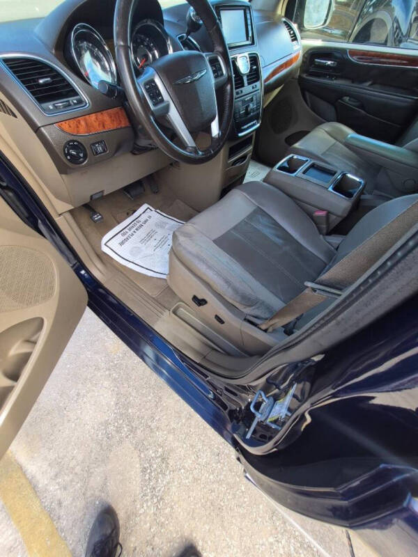 2014 Chrysler Town and Country Touring