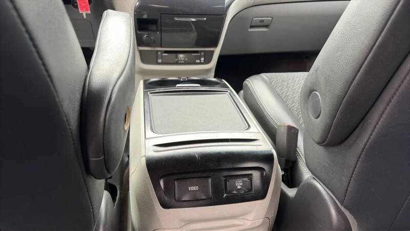 2012 Toyota Sienna SE 8-Passenger