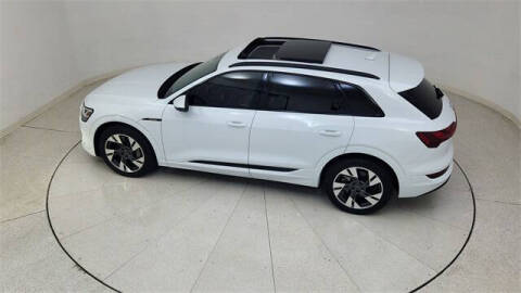 2022 Audi e-tron quattro Premium