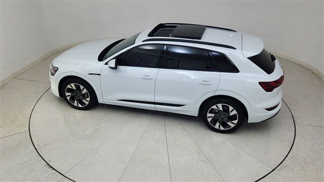 2022 Audi e-tron quattro Premium