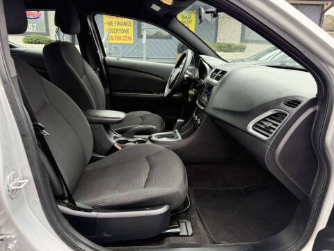 2012 Dodge Avenger SE