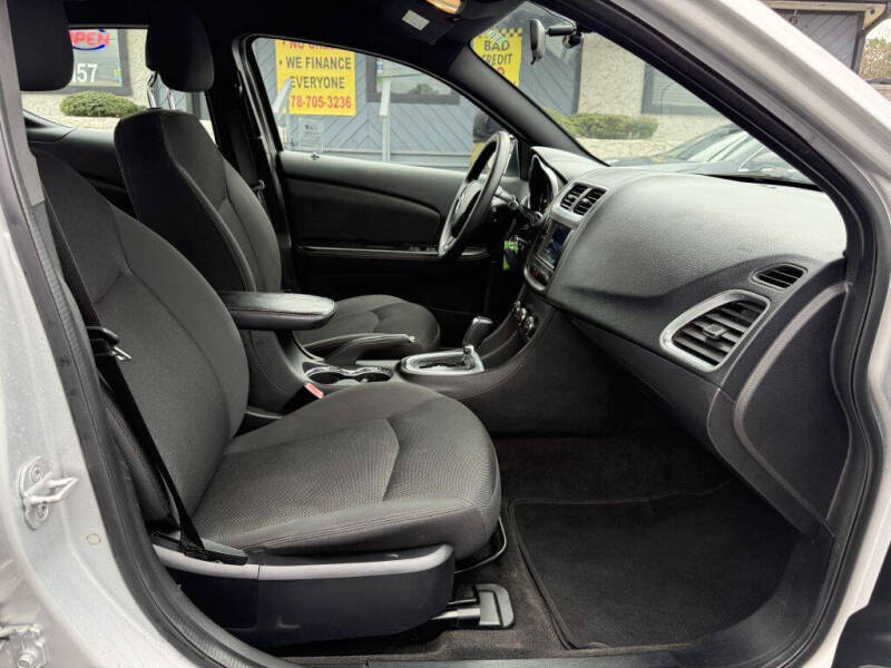 2012 Dodge Avenger SE