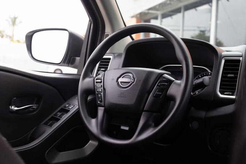 2022 Nissan Frontier SV