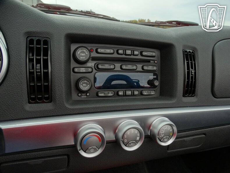 2004 Chevrolet SSR LS