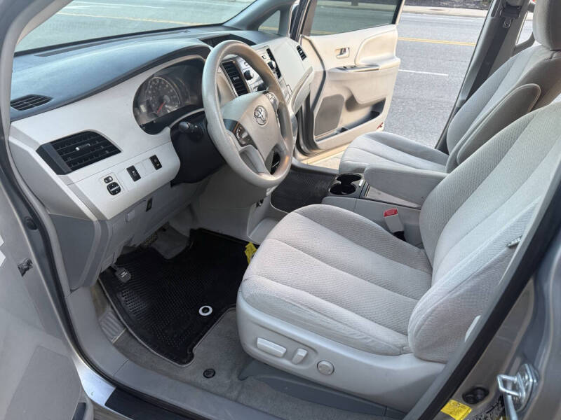 2013 Toyota Sienna LE 7-Passenger Auto Access Seat