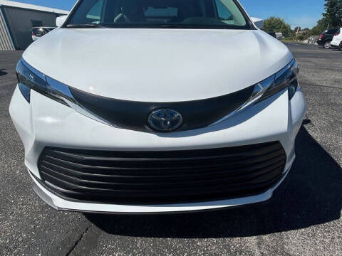 2025 Toyota Sienna LE 8-Passenger