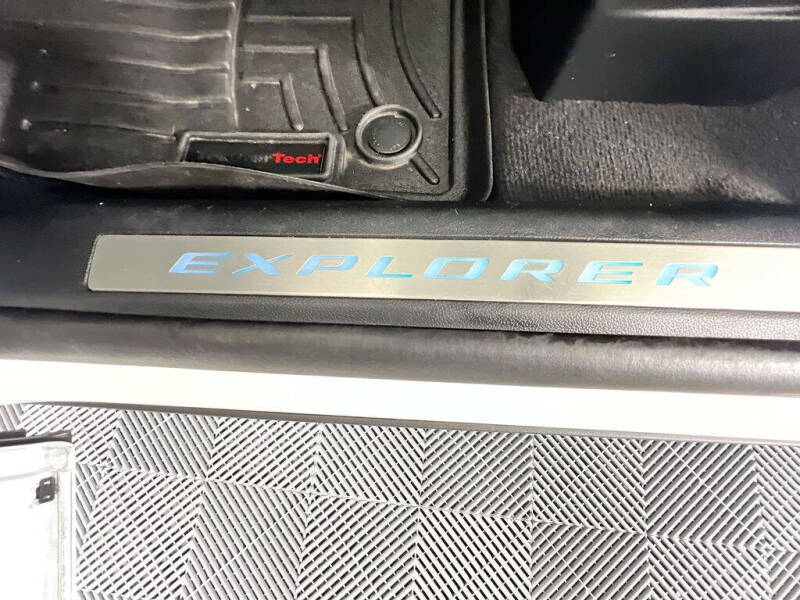 2023 Ford Explorer Platinum