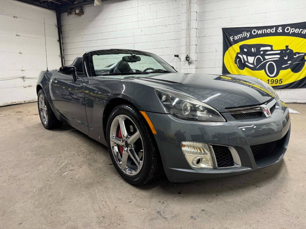 2008 Saturn SKY 32