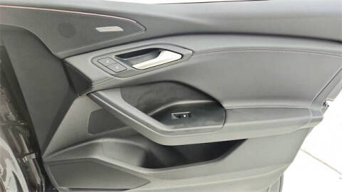 2025 Audi Q6 e-tron quattro Premium Plus