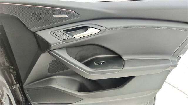 2025 Audi Q6 e-tron quattro Premium Plus