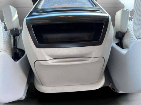 2013 Toyota Sienna LE 8-Passenger