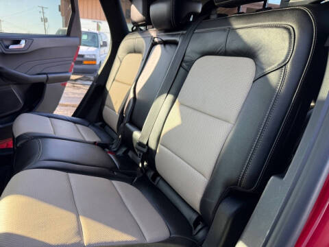 2022 Ford Escape Hybrid Titanium