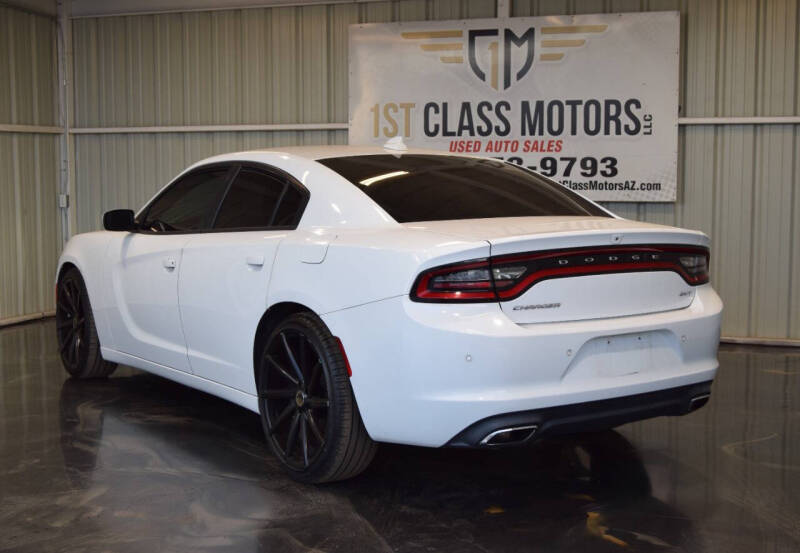 2018 Dodge Charger SXT photo 4