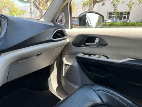 2020 Chrysler Pacifica Touring L