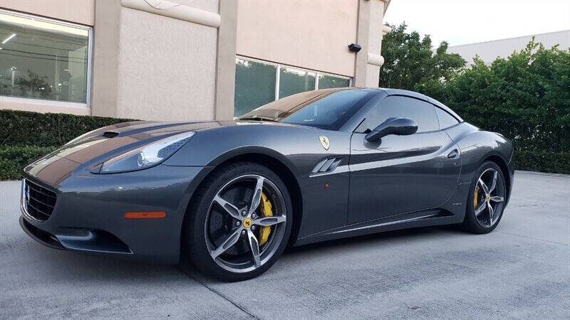 2014 Ferrari California Base photo 2