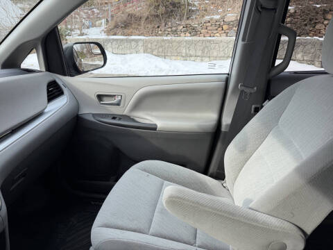 2018 Toyota Sienna LE 7-Passenger