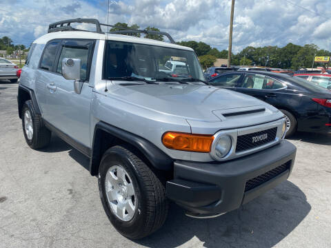 2007 Toyota FJ Cruiser for sale at Town Auto Sales LLC in New Bern NC