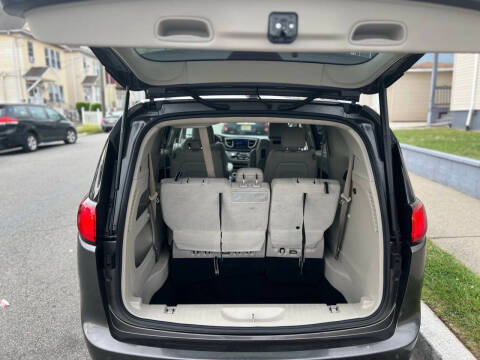 2017 Chrysler Pacifica Touring-L Plus