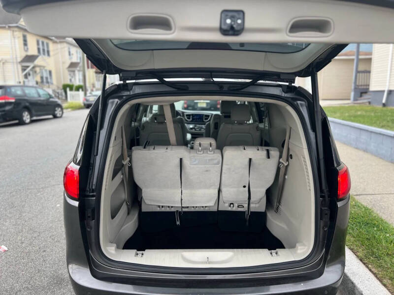 2017 Chrysler Pacifica Touring-L Plus