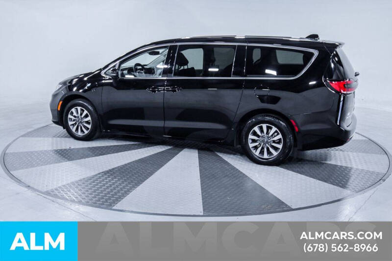 2024 Chrysler Pacifica Plug-In Hybrid Select