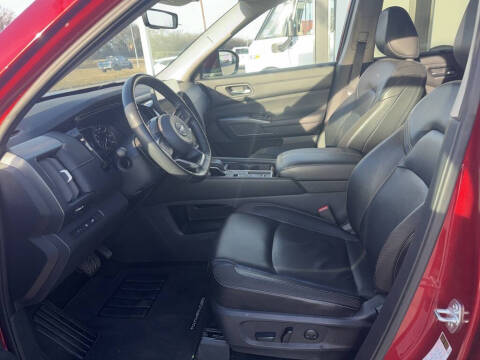 2023 Nissan Pathfinder SL