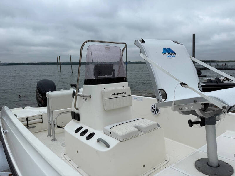 2019 Bayliner Element F18