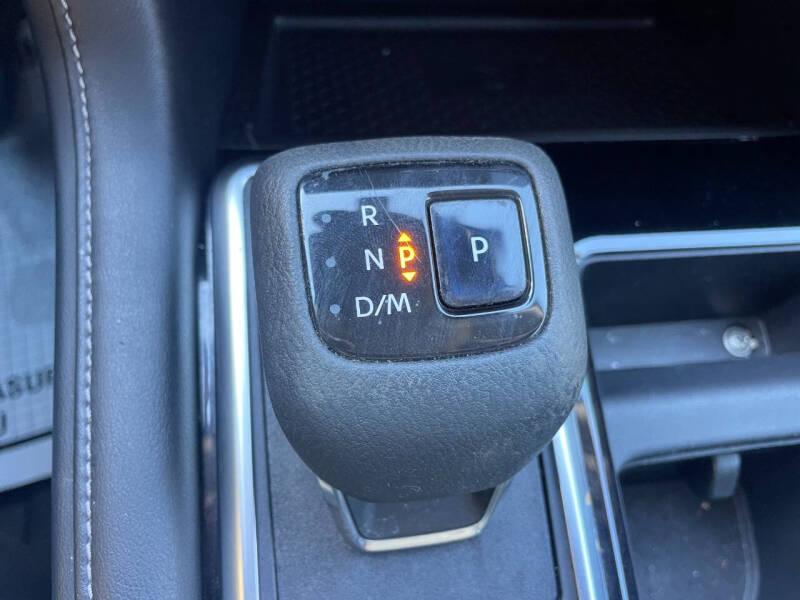 2022 Nissan Pathfinder SL