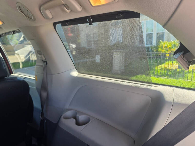 2013 Toyota Sienna SE 8-Passenger