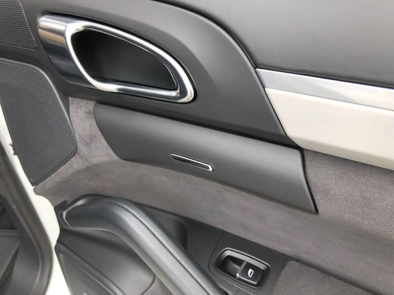 2013 Porsche Cayenne GTS